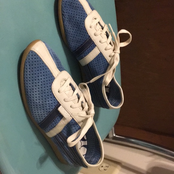 Coach Sneakers - 8.5 - Picture 2 of 5